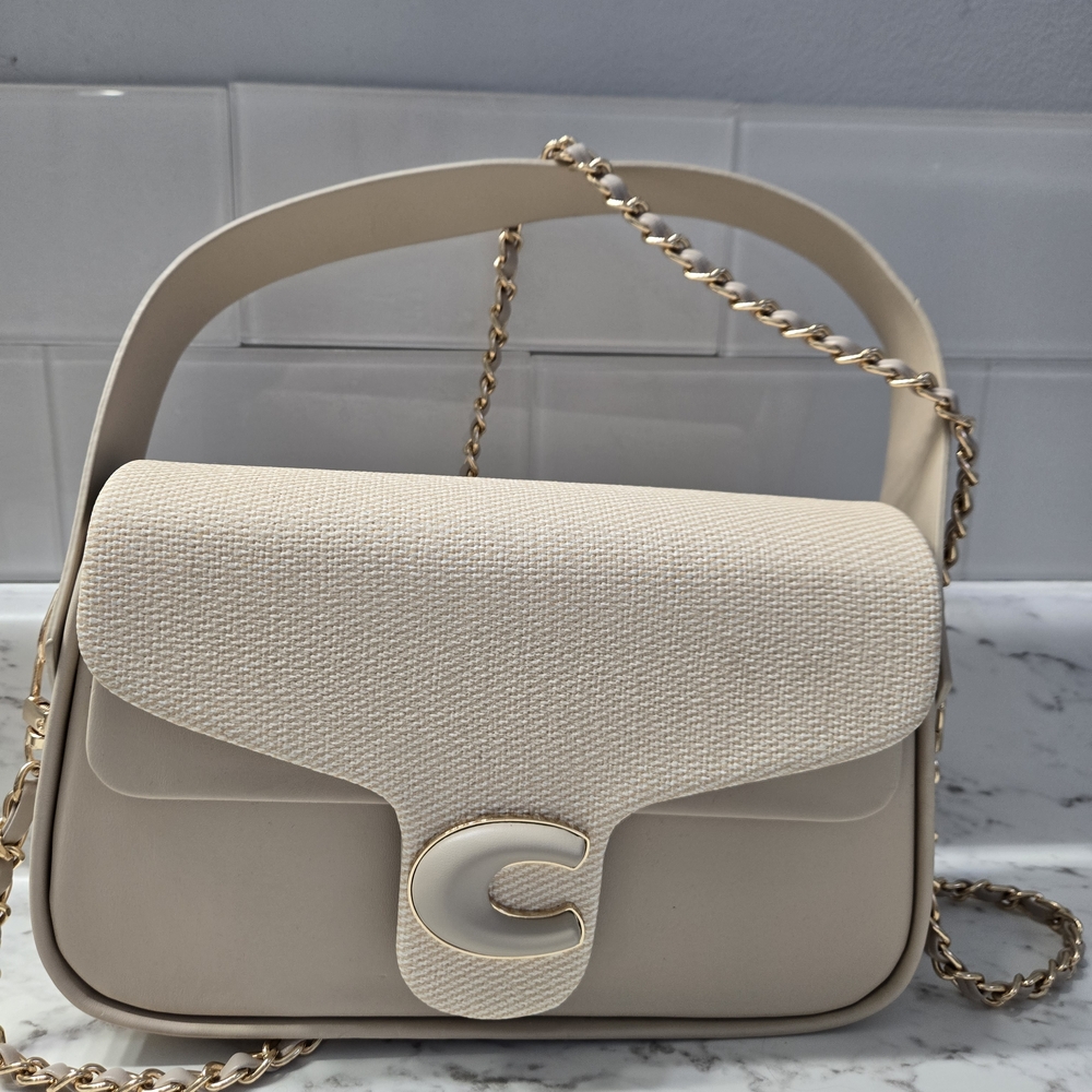 Elegant Cream Shoulder Bag with Gold Chain - Picture 3 of 6